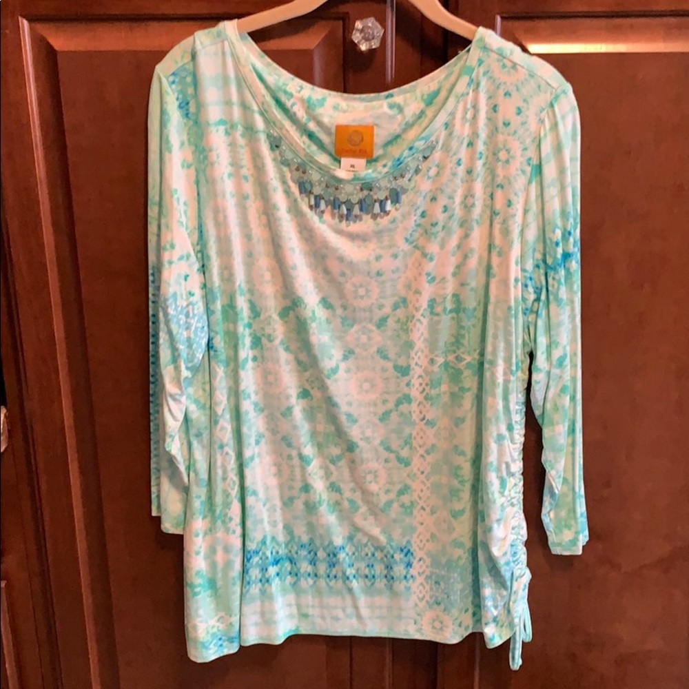 Top. Rayon/spandex